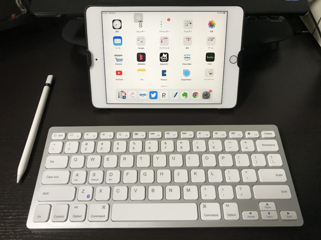 iPad miniとキーボードとApple Pencilの画像
