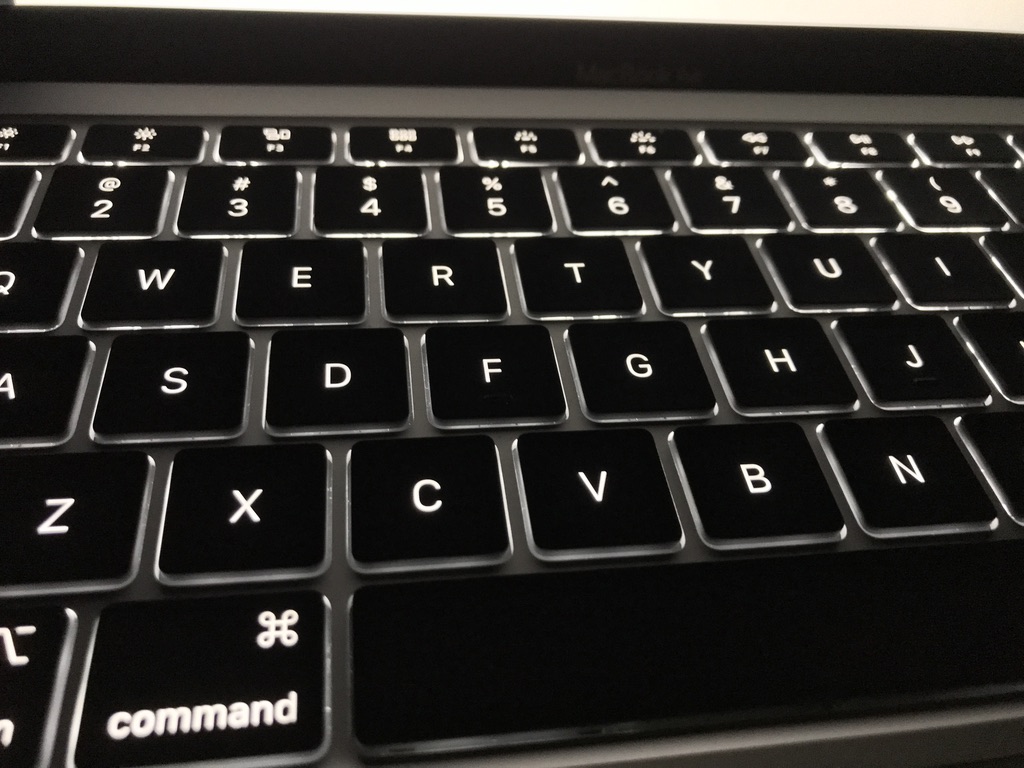 MacBook Air2020のキーボードのバックライト
