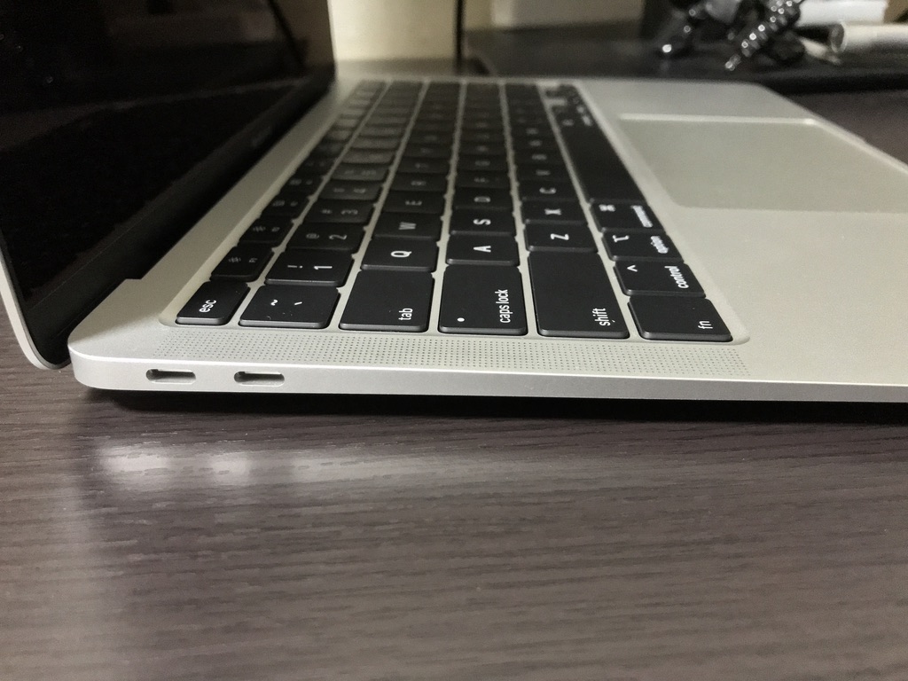 MacBook Air2020左側面